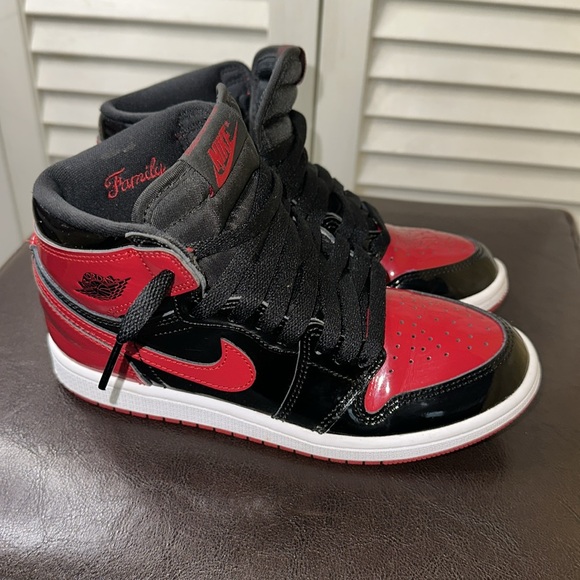 Kids Jordan 1 Retro High OG “Patent Bred” (PS)… - Picture 3 of 9